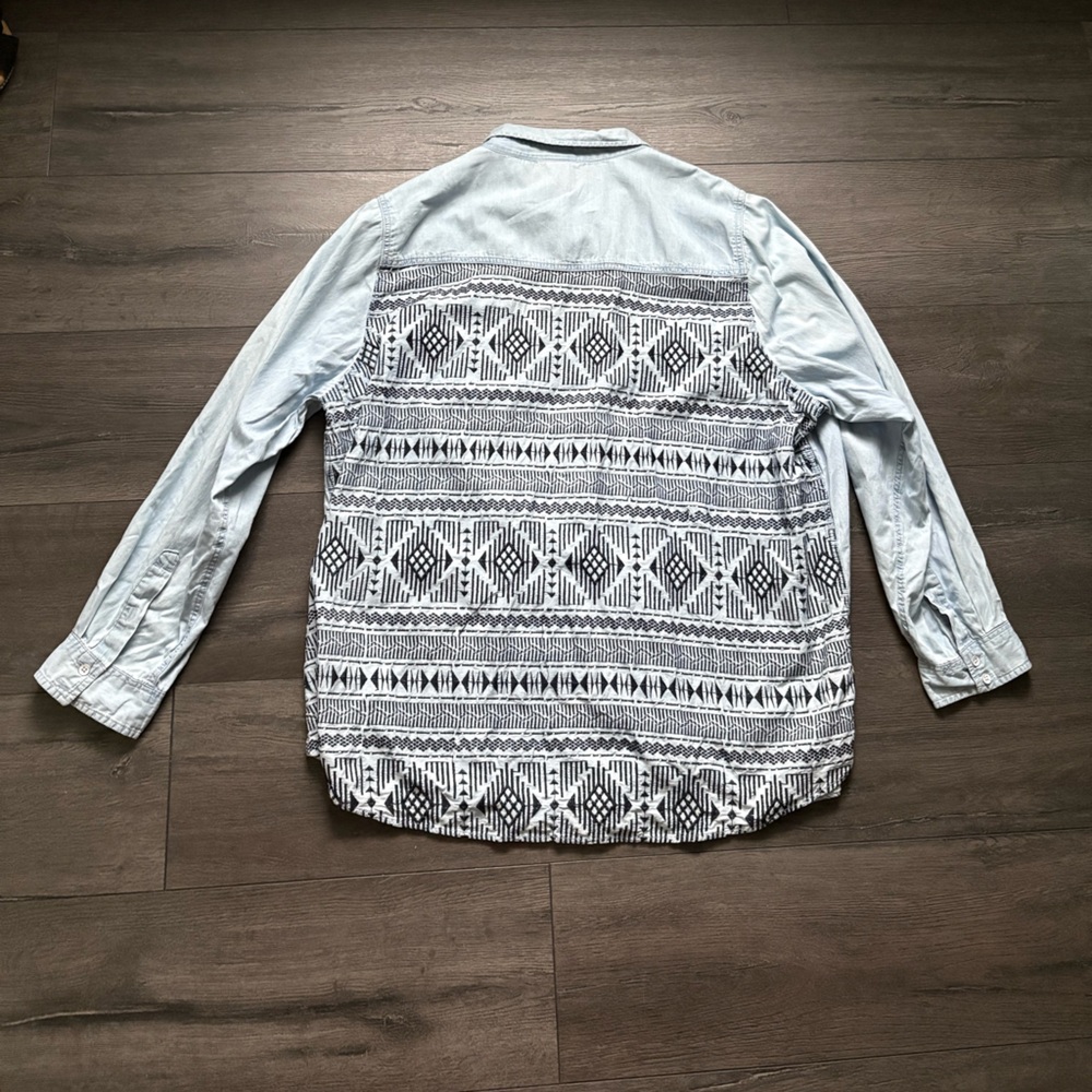 Torrid Embroidered Long Sleeve Chambray Button Up Shirt Western Boho Size 3